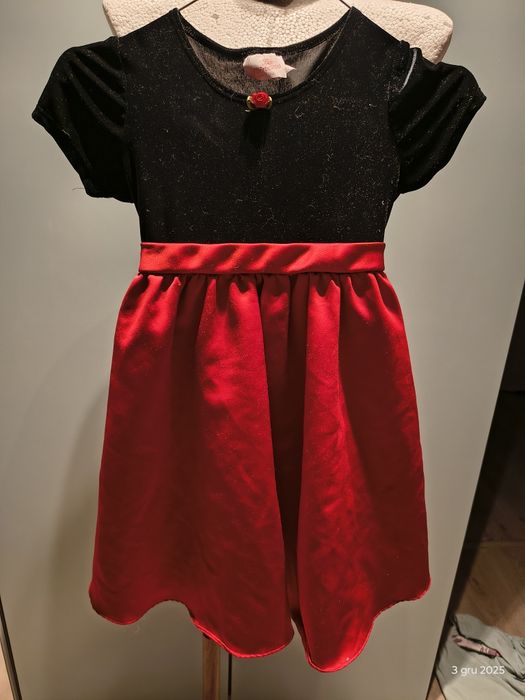 Śliczna elegancka sukienka z bolerkiem