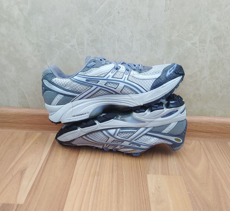 ASICS - жін.кросівки 40р.