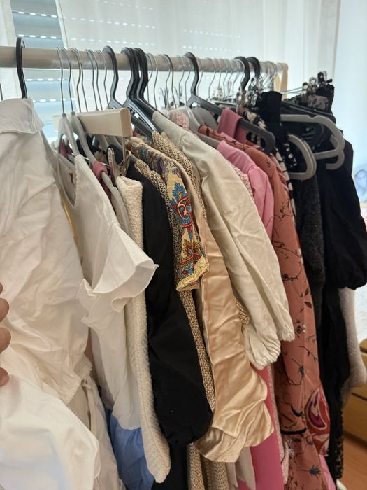 Lote de 50 peças de roupa nunca usada