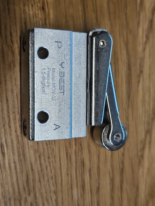 Krańcówka pneumatyczna zawór wyłącznik krańcowy 1/8"