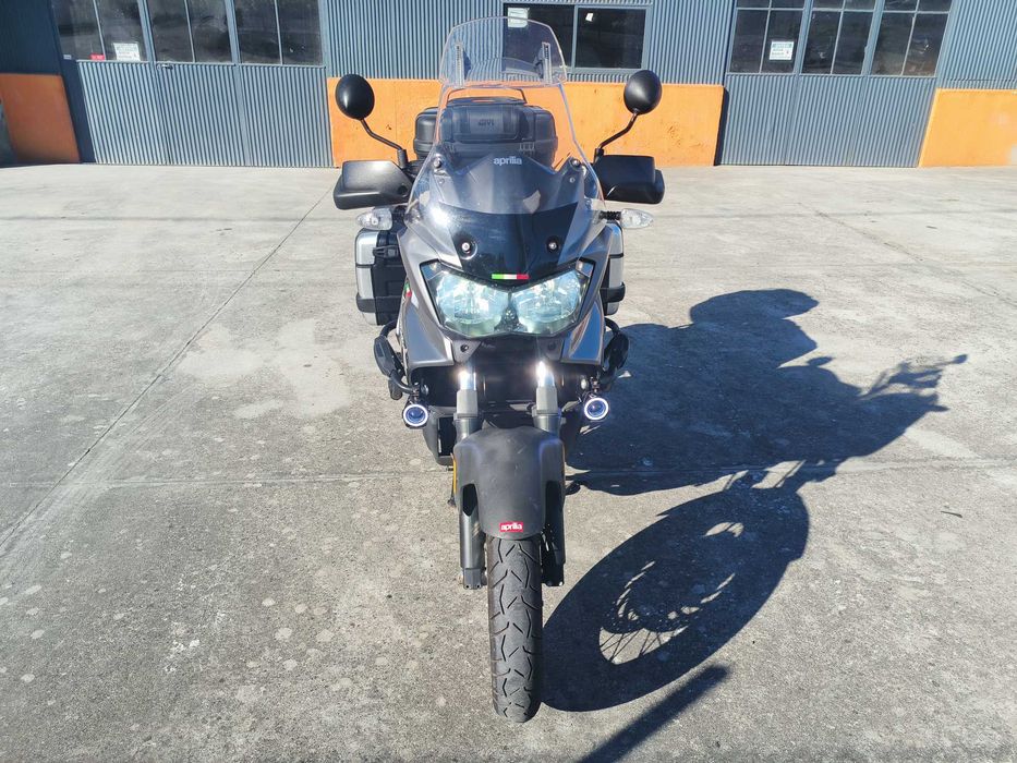 Moto Aprilia caponord