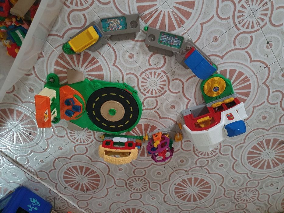 Brinquedo cidade little people fisher price  com muitos bonecos