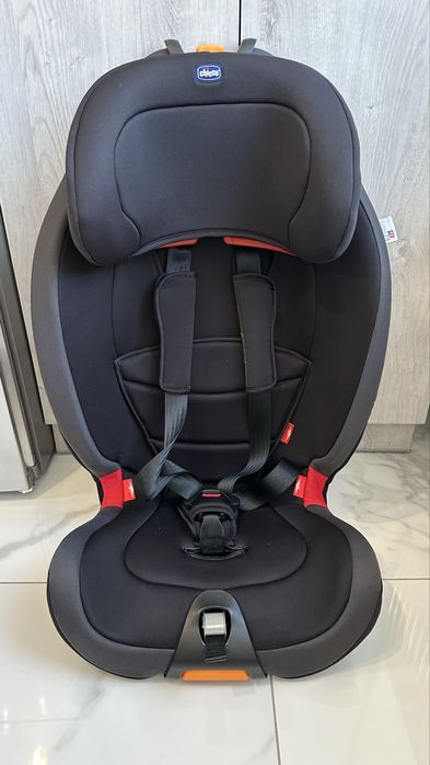 Дитяче автомобільне крісло Chicco Gro-up група 1/2/3