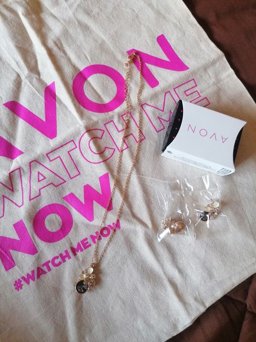 Colar + brincos iguais (inclui caixa)