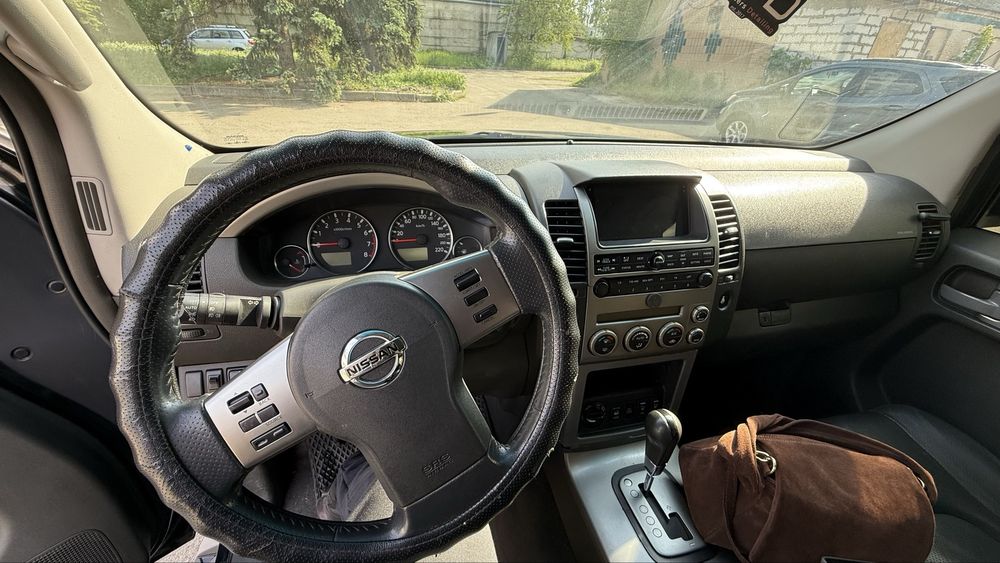 Nissan pathfinder 4л V6