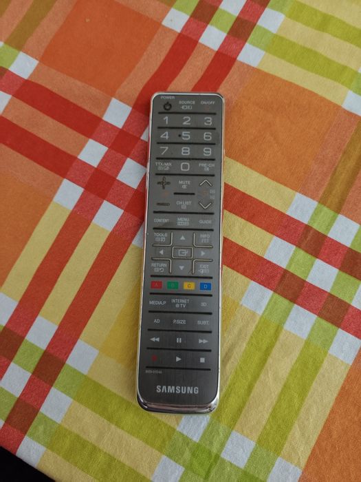 Televisão Samsung UE40C7000 40” LED Full HD Smart TV | com problema no ecra