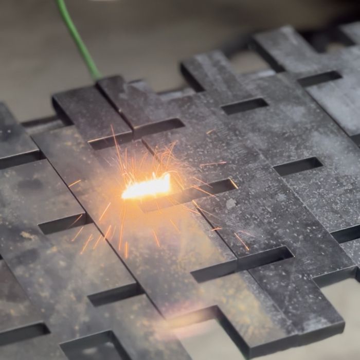 Лазерна чистка металу та зварювання (НЕ ПІСКОСТРУЙ)