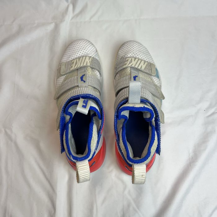 Баскетбольні кросівки Nike Lebron soldier 11