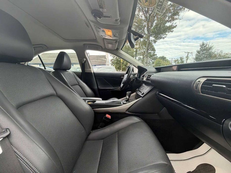 Lexus IS 300      2016