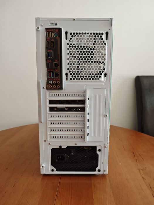 Intel i7-6700K GeForce GTX 1080 Ti 11 GB  16 GB RAM komputer gamingowy akwarium stacja LLM RGB SSD