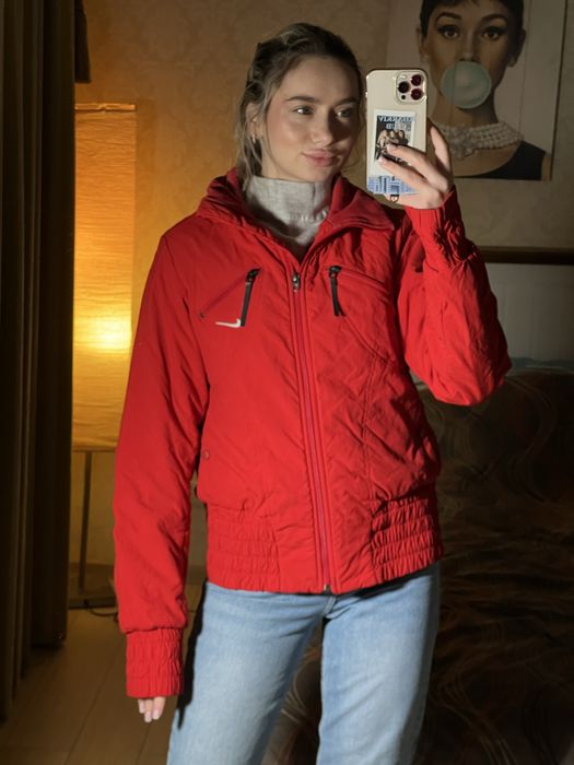 Куртка найк червона