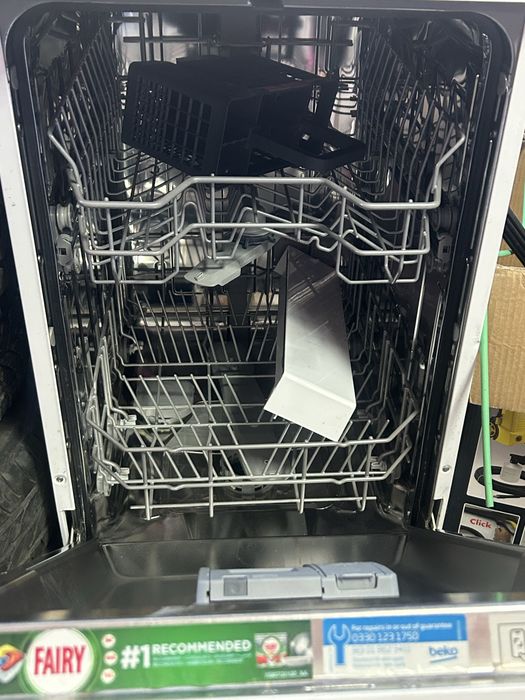 Посудомийна машина Beko DVS05025W