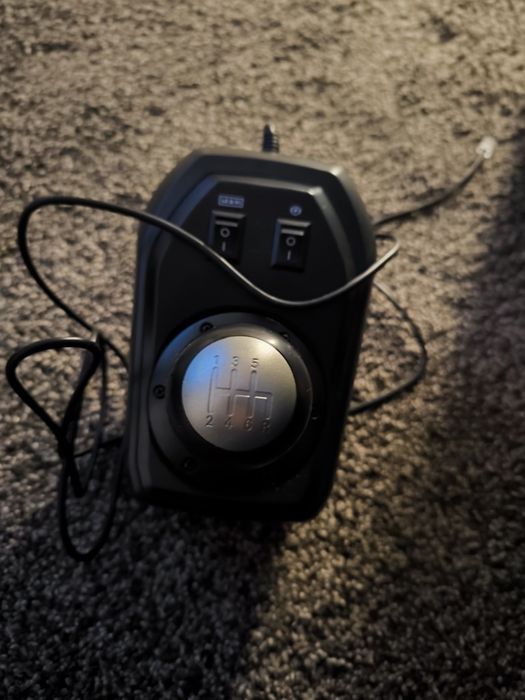 Volante pedais e mudanças