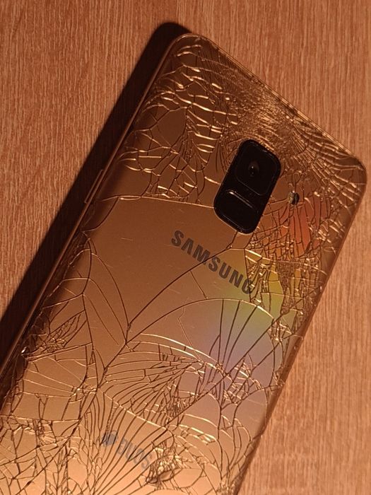 Samsung a8 2018 32/4 телефон самсунг а8 2018