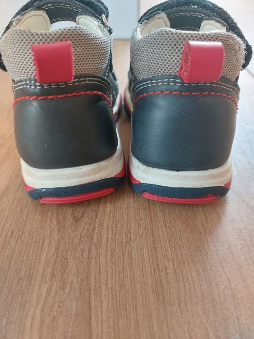 Skórzane sandałki Superga