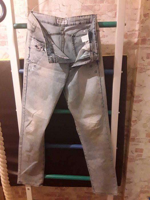 Джинсы женские