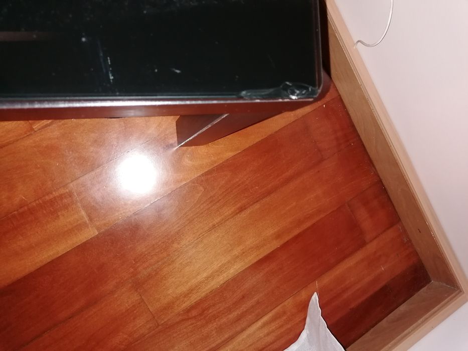 Mesa de apoio / de canto com tampo de vidro amovível