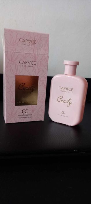 Perfumy damskie. Perfumy o słodkim zapachy. Piękne perfumy