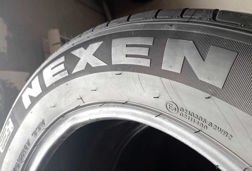 Комплект шин 215/65R17 99V Nexen Nfera RU1 SUV