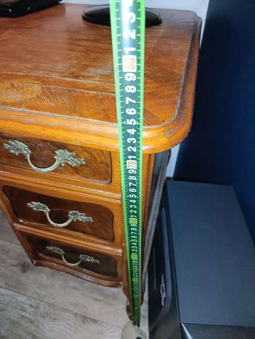 Biurko antyczne, zgrabne.