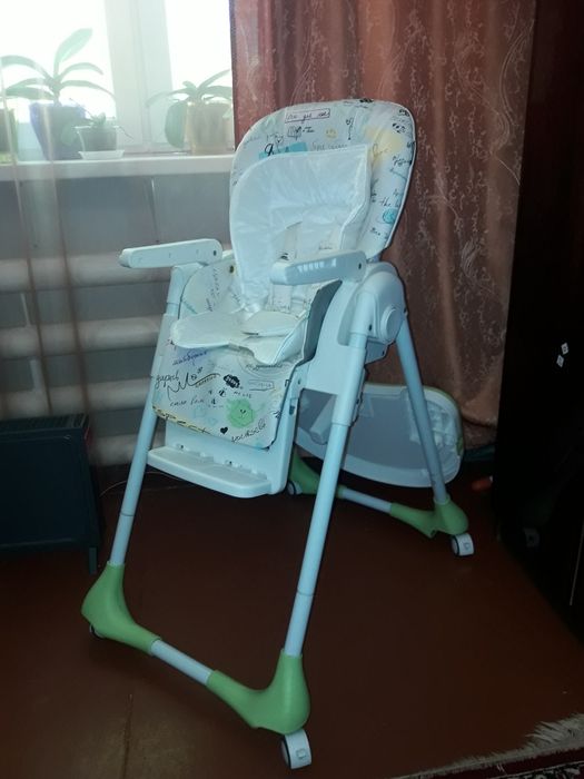 Дитячий стільчик для годування