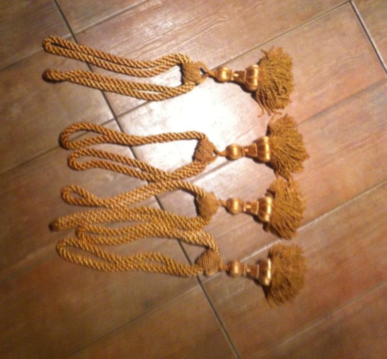 Par de guarda cortinados estilo classico antigo dourado