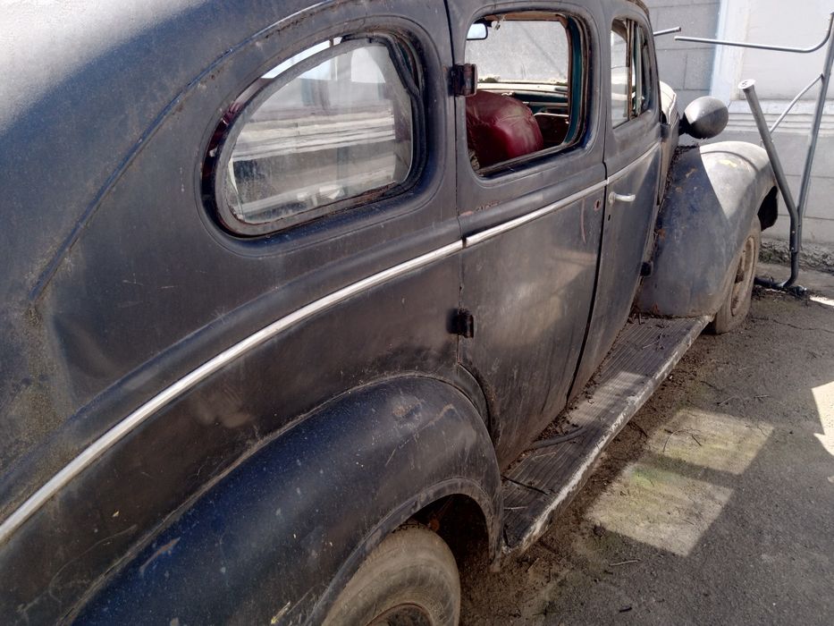 Ретро автомобиль Chrysler Royal 1937 год