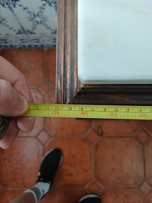 Aparador com tampo de pedra