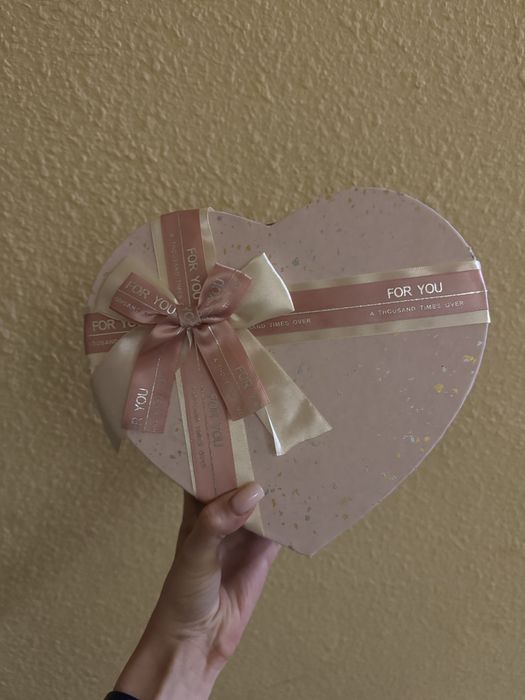 Подарункові коробки