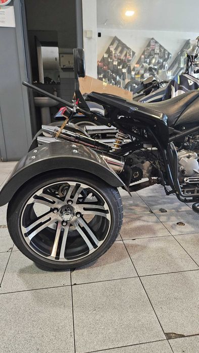 Moto 4, dois lugares 300 cc com cerca de 1000 km em muito bom estado