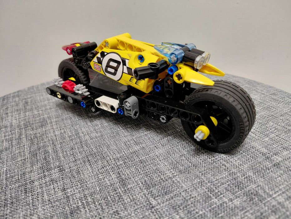 Kaskaderski motocykl z zestawu - LEGO TECHNIC 42058 - Sam motocykl