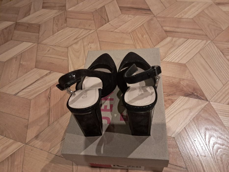 Buty na obcasie,  rozm. 38