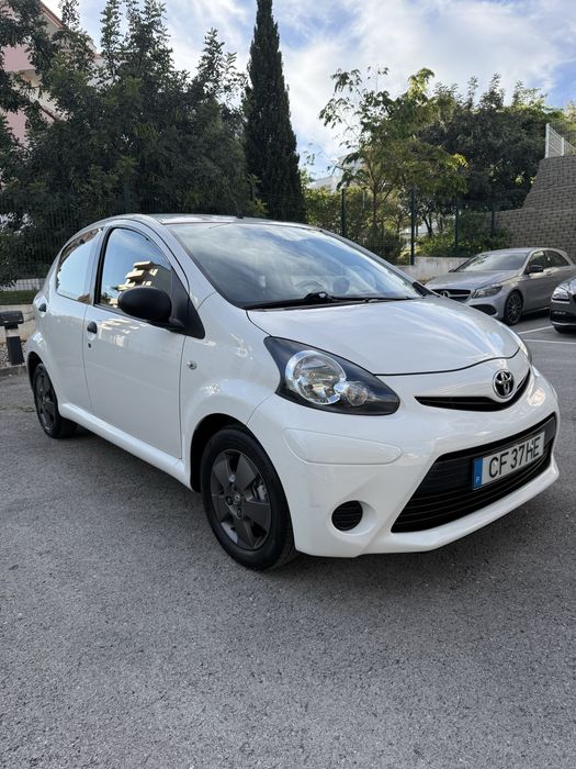 Toyota Aygo • Restyling 2013 • Ecran • Jantes Especiais • Revisado • Bem Estimado • AC