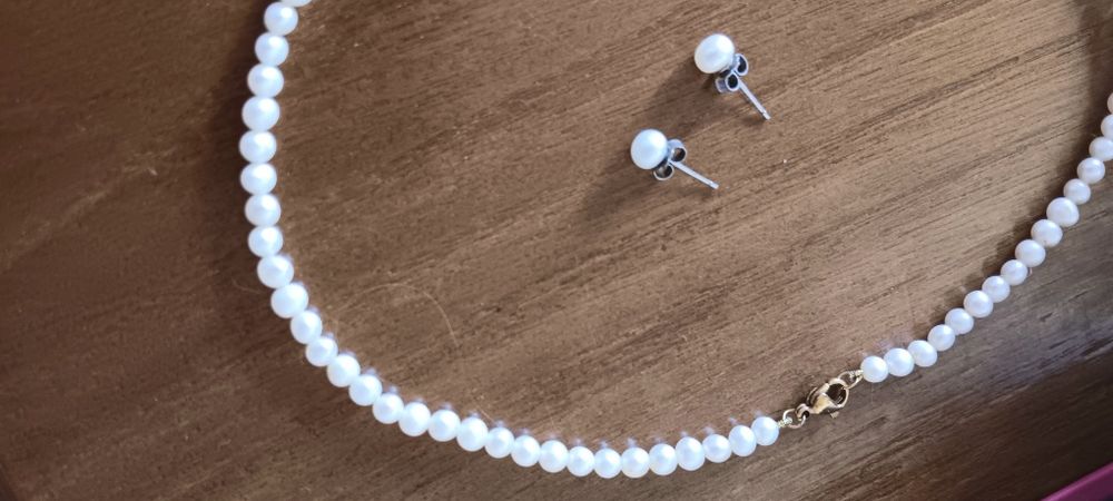 Conjunto  colar e brincos   em perolas de água doce (noivas )