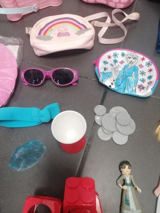 Brinquedos : minnions e outros : 50 peças