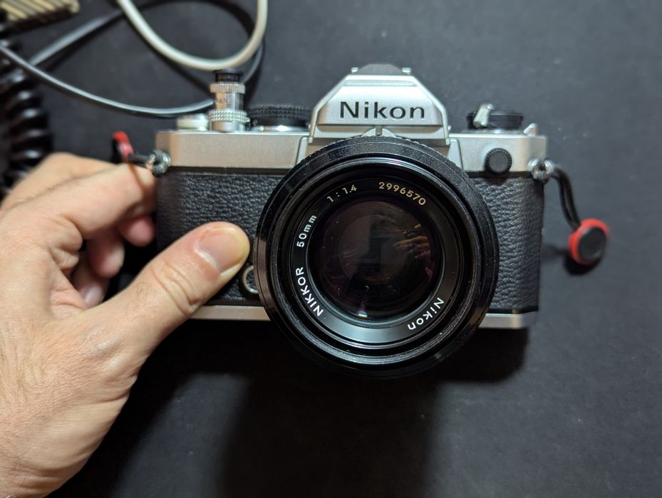 Nikon FE, Nikon FM. Читати опис