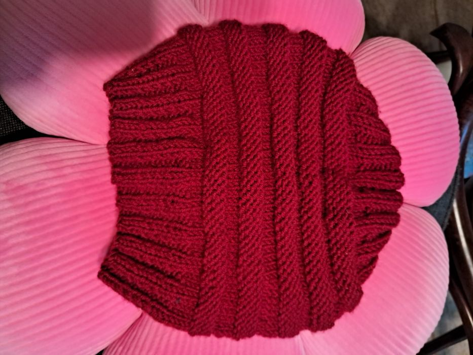Czerwona czapka zimowa hand made