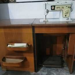 Maquina de costura Singer com móvel