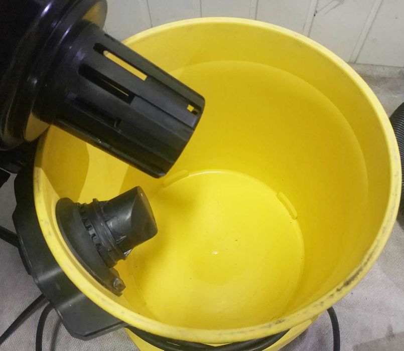 odkurzacz warsztatowy karcher WD 3P z elektrogniazdem + filtr