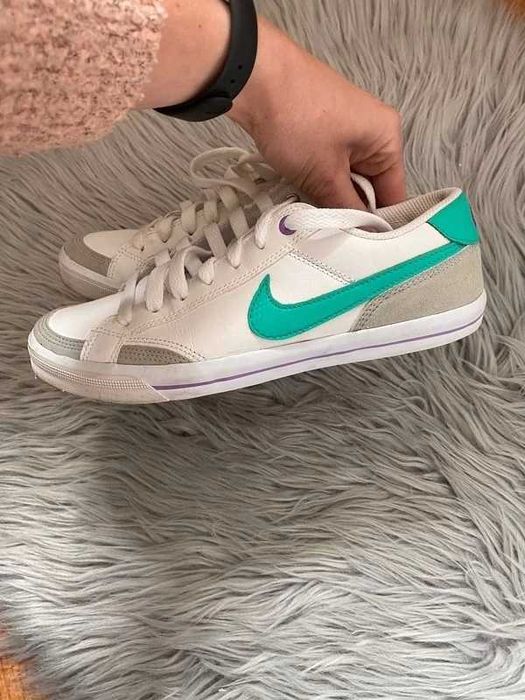 Sportowe buty Nike Capri 2 (38)