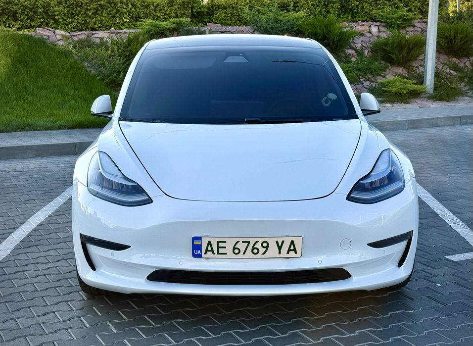 Tesla model 3 2021