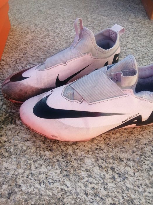 2 pares chuteiras nike