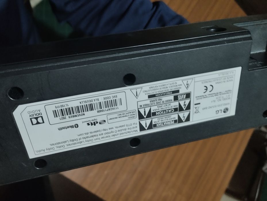 Vendo sistema de som  LG com marcas de uso porém nada partido e tudo o