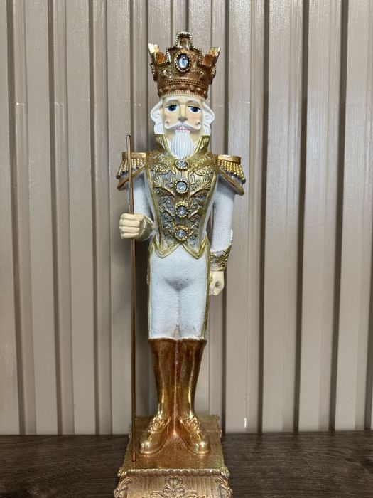 Керамічна фігурка в образі Лускунчика