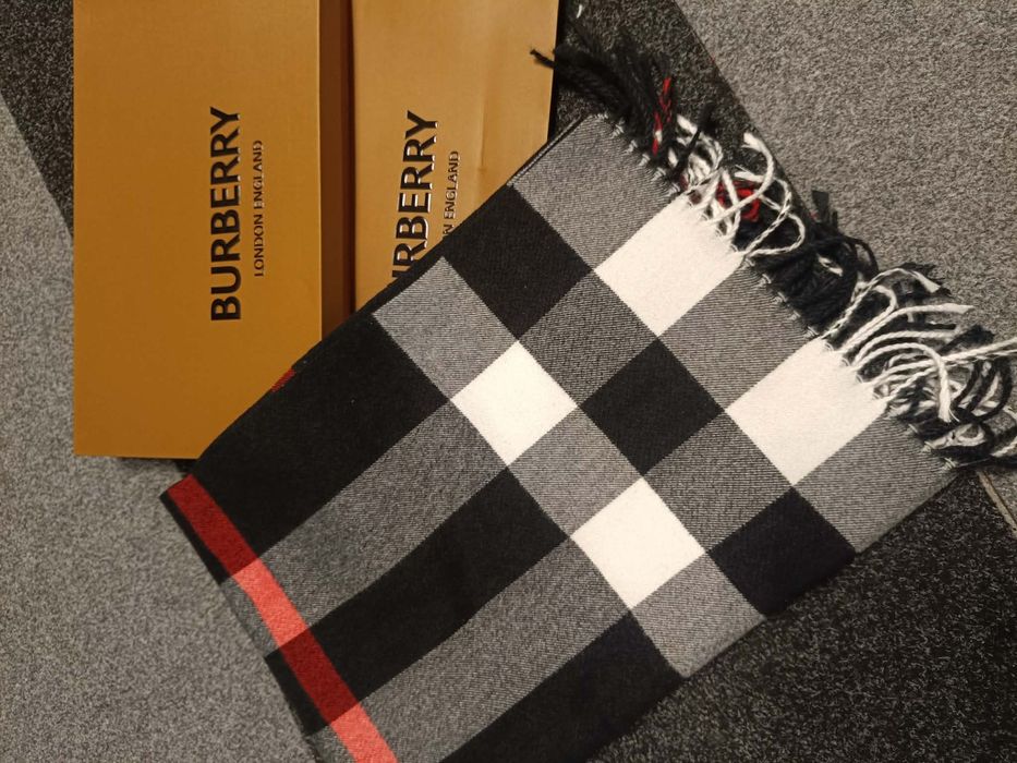 Kaszmirowy szal Burberry