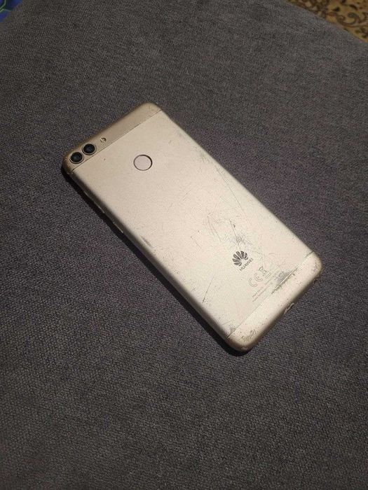 телефон Huawei P Smart