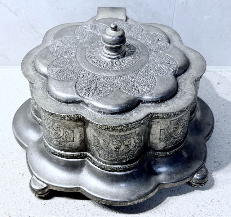 Fantastic beautiful vintage jewelry box in alpaca - marked