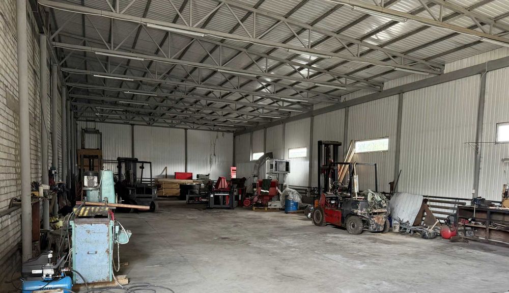 Продаж виробничого комплексу 4320 м2 та 2 га у Житомирська обл, Чуднів