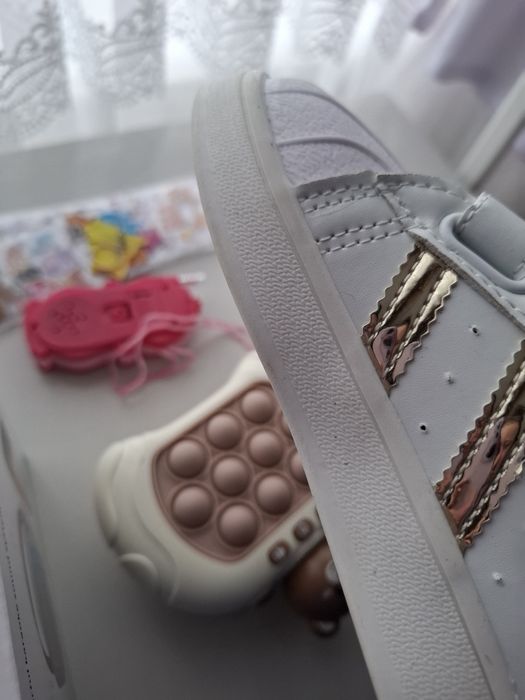 Кросівки для дівчинки і хлопчика / дитячі кросівки