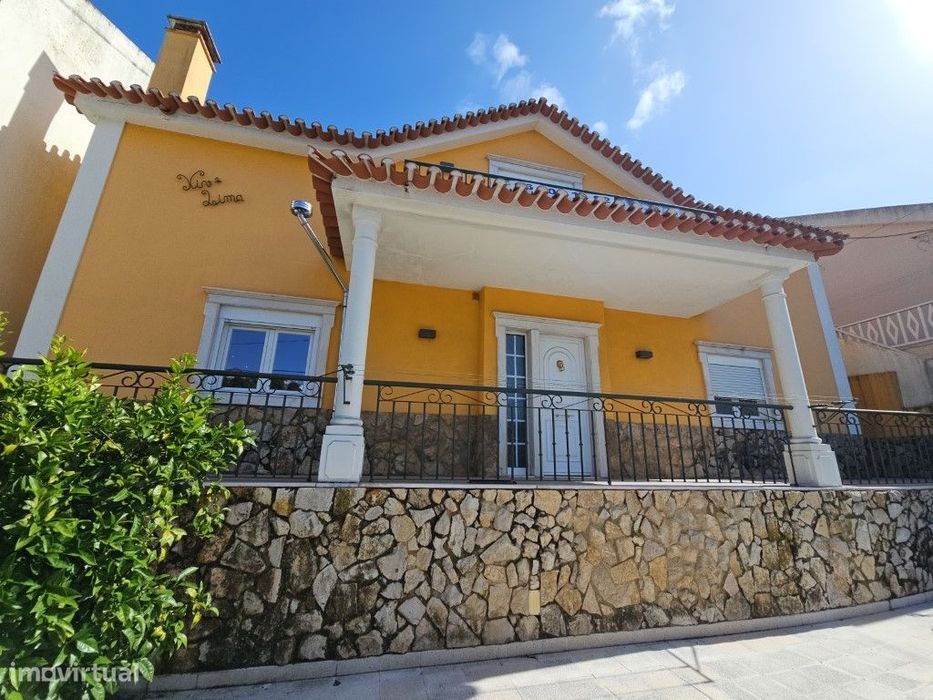 Moradia Isolada T3 de Excelente Construção em Belas, Sintra - 2 Pis...